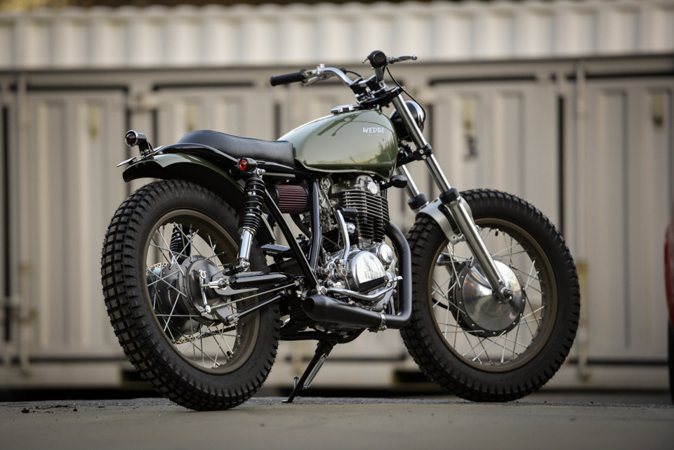 Motone スクランブラーカスタムに欠かせないハイマウントフェンダーステーが発売中！株式会社プロト PLOT