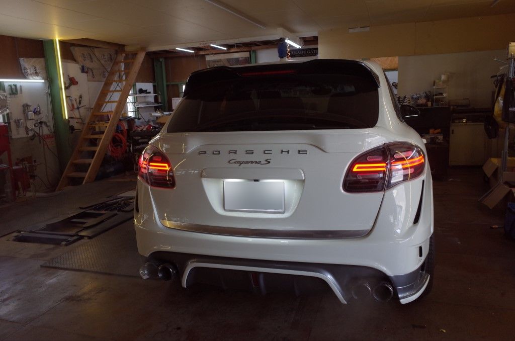 カイエン 955 ヘッドライト テール交換 ホイール修正 色変え塗装 マッドブラック 横浜 持ち込み交換作業にて承れます。 グーネットピット