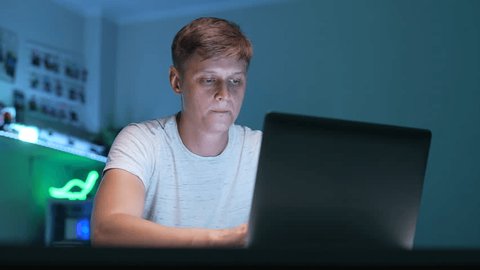 デスクワークのパソコン作業中に肩こりで仕事に集中できない方におすすめ解消法加古川市新神野 ひさき鍼灸整骨院