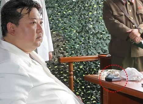 金正恩隨身物品曝光：777香煙、阿裡郎手機--時尚--人民網