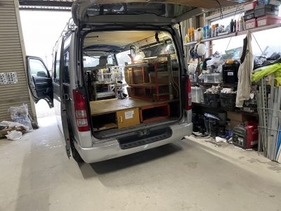 ハイエース車検、荷卸し！株式会社浦口電機