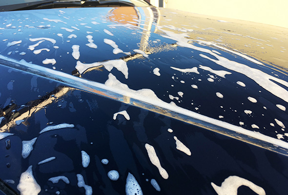 黒い車こそガラスコーティング剤の施工がおすすめ。黒い車の特徴と注意点について解説日本ライティングBlog