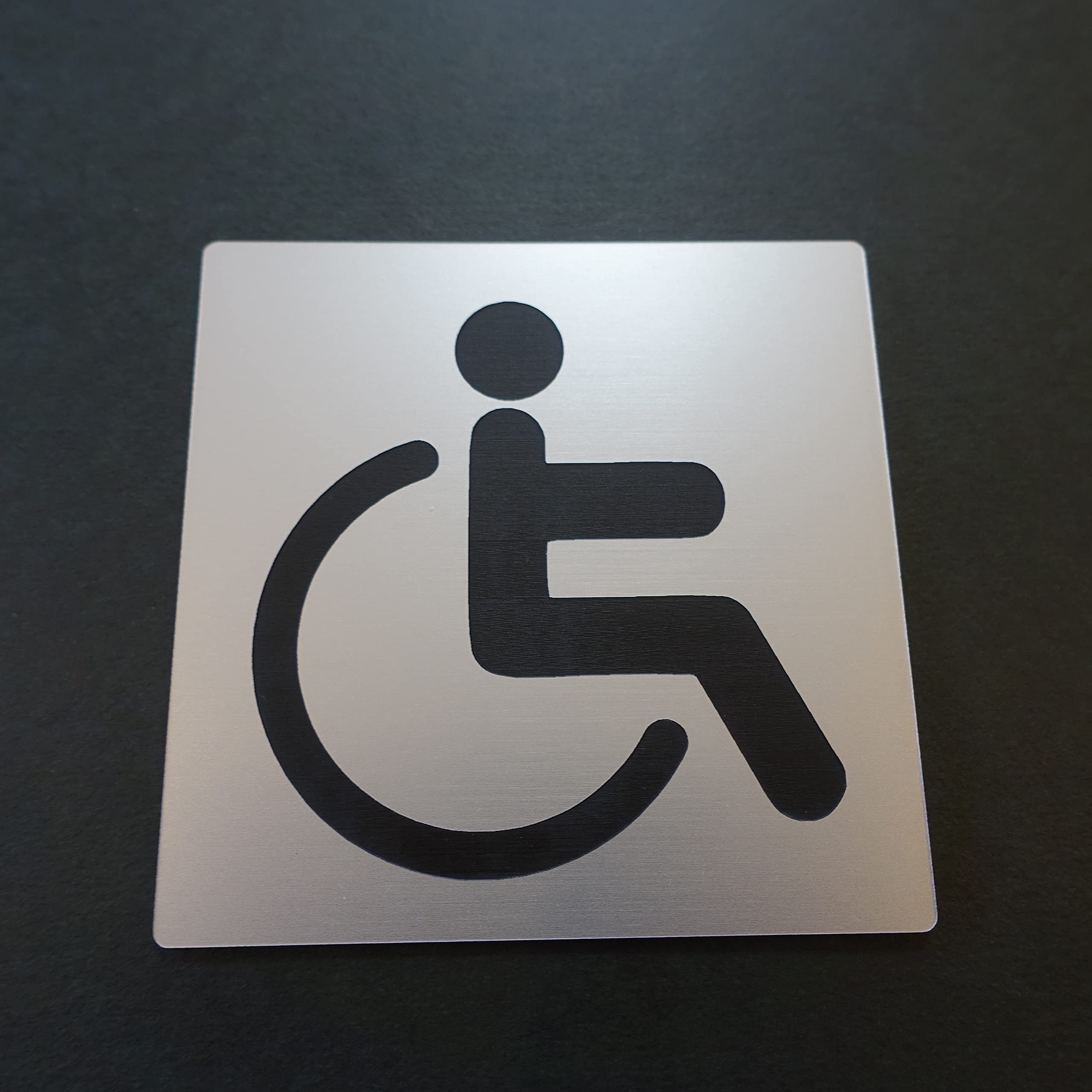 車に貼る「謎の