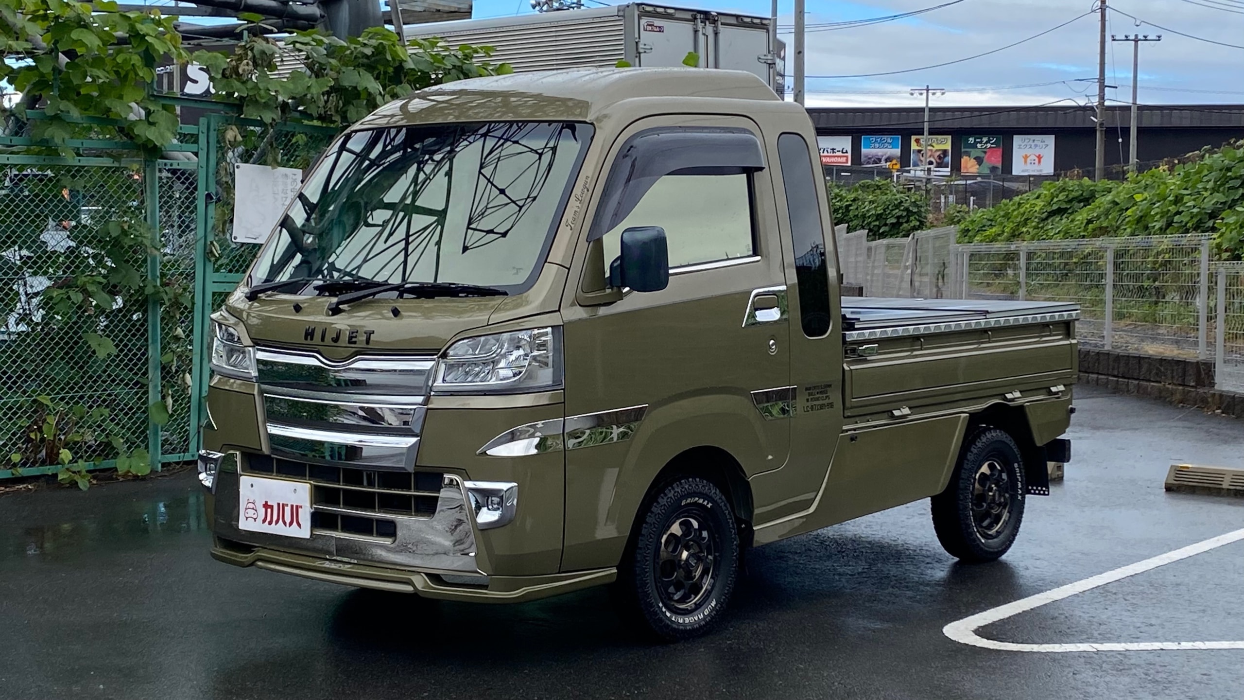 Amazon.co.jp: Cargo Gear軽トラック用2つ折りハードタイプトノカバー ダンパー付きブラック, ５００ハイゼットジャンボ:車＆バイク