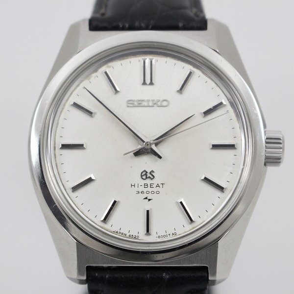 初めてNATOストラップを購入し、SARB035に付けた。革ベルトとは雰囲気がまるで変わり、カジュアル感・アウトドア感が出た。今週はこれで宮城出張に出かけ、大晦日まで頑張ろう💪腕時計SEIKOSARB035白文字盤白文字盤はビジネスシーンに合うseikosarb035