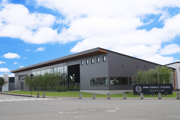 トワイライトの工場夜景 10950000037 の写真・イラスト素材アマナイメージズ