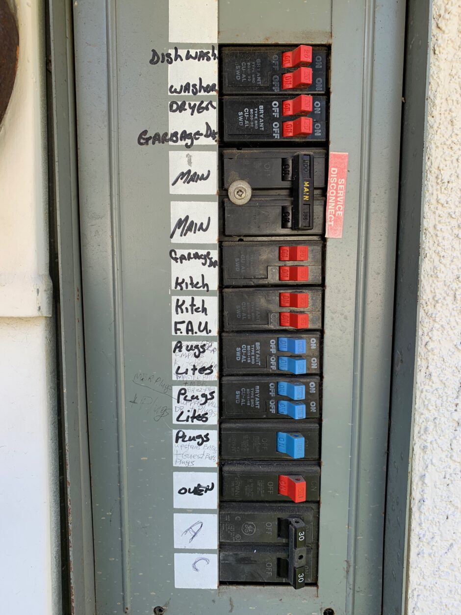 頻繁にブレーカーが落ちるお悩みを解決！分電盤の重要性〜海老名市の飲食店様の電気工事例〜横浜電気工事レスキュ