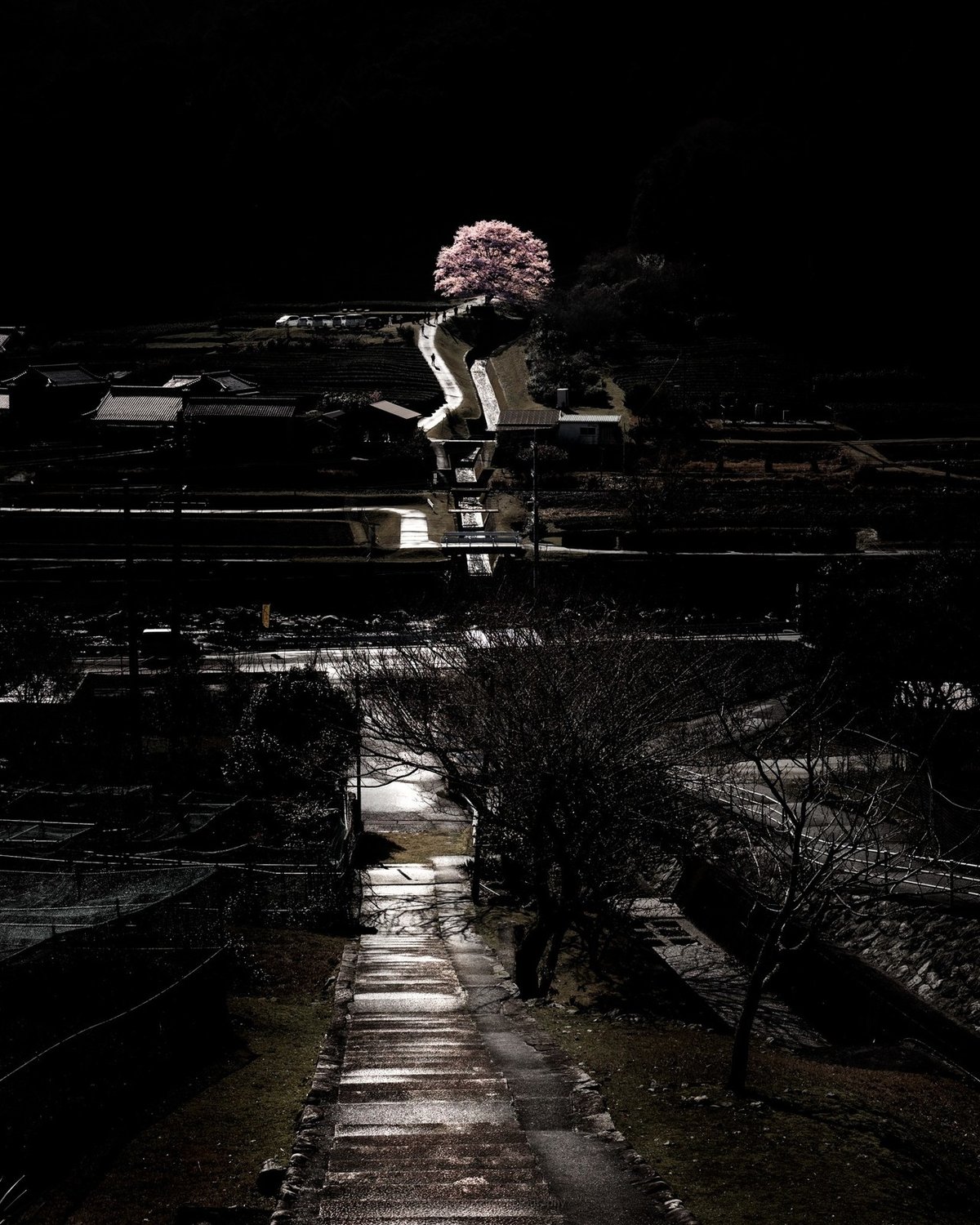 瓦解」の意味と使い方や例文！「崩壊」との違いは？ 類義語– 二字熟語の百科事典