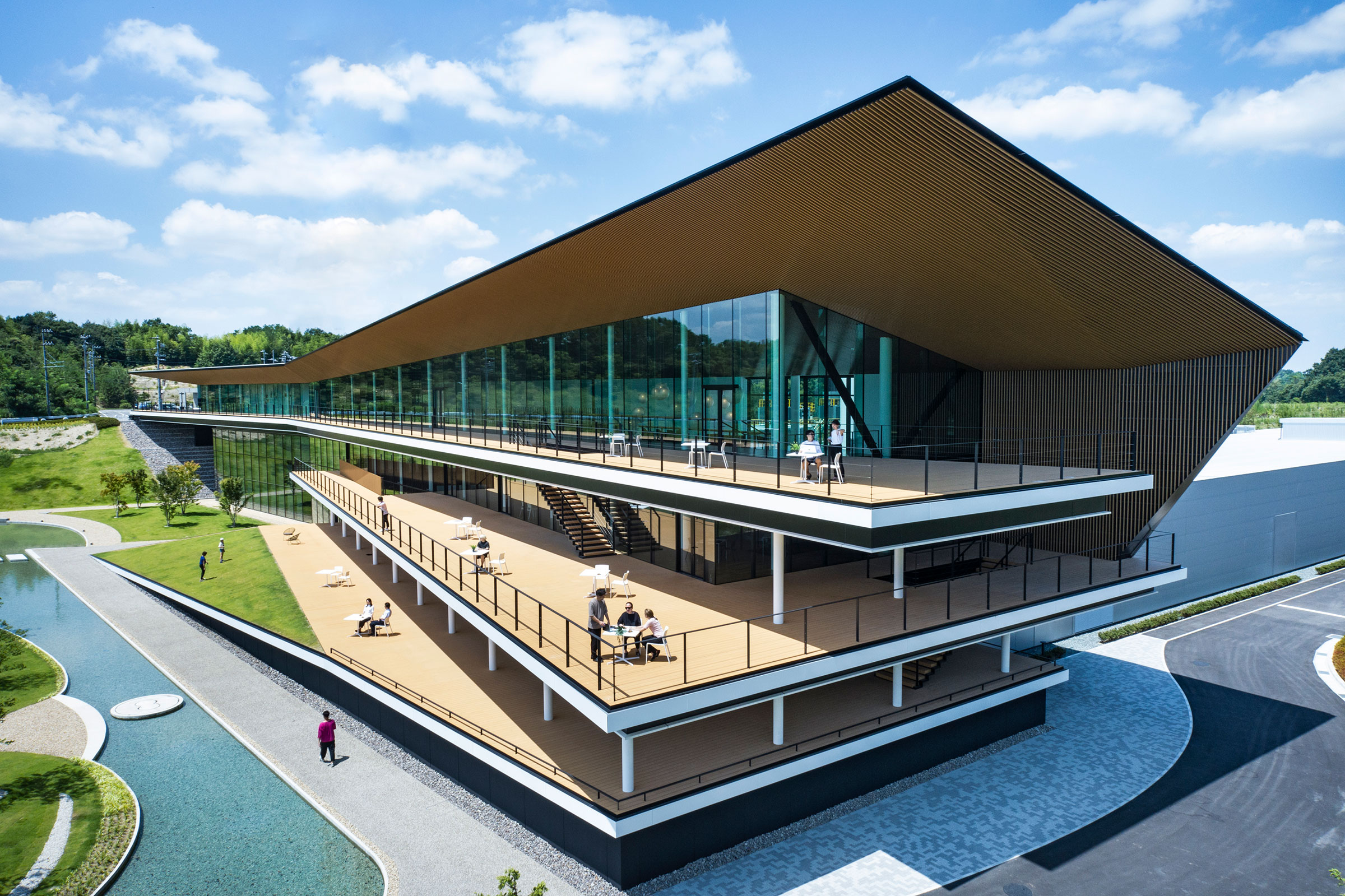 工場の外観にこだわるスタイリッシュな工場のデザインと建物設計・建築のポイント横松建築設計事務所 -YA+A商業施設・店舗・園舎・福祉施設等の建築設計事務所