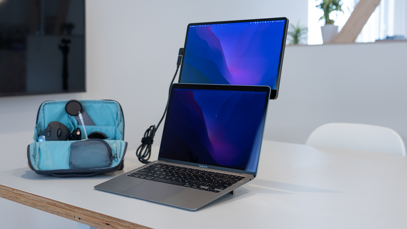 狭いスペースを有効に活用したデスク環境！ 仕事、ブログ、ブラウジング全てココで。デスクツアー2023年版DG Nexus