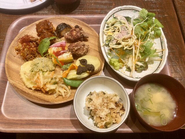 食彩健美 野の葡萄 那覇CARGOES店沖縄 那覇市 安里 和食ちゅらグルメ