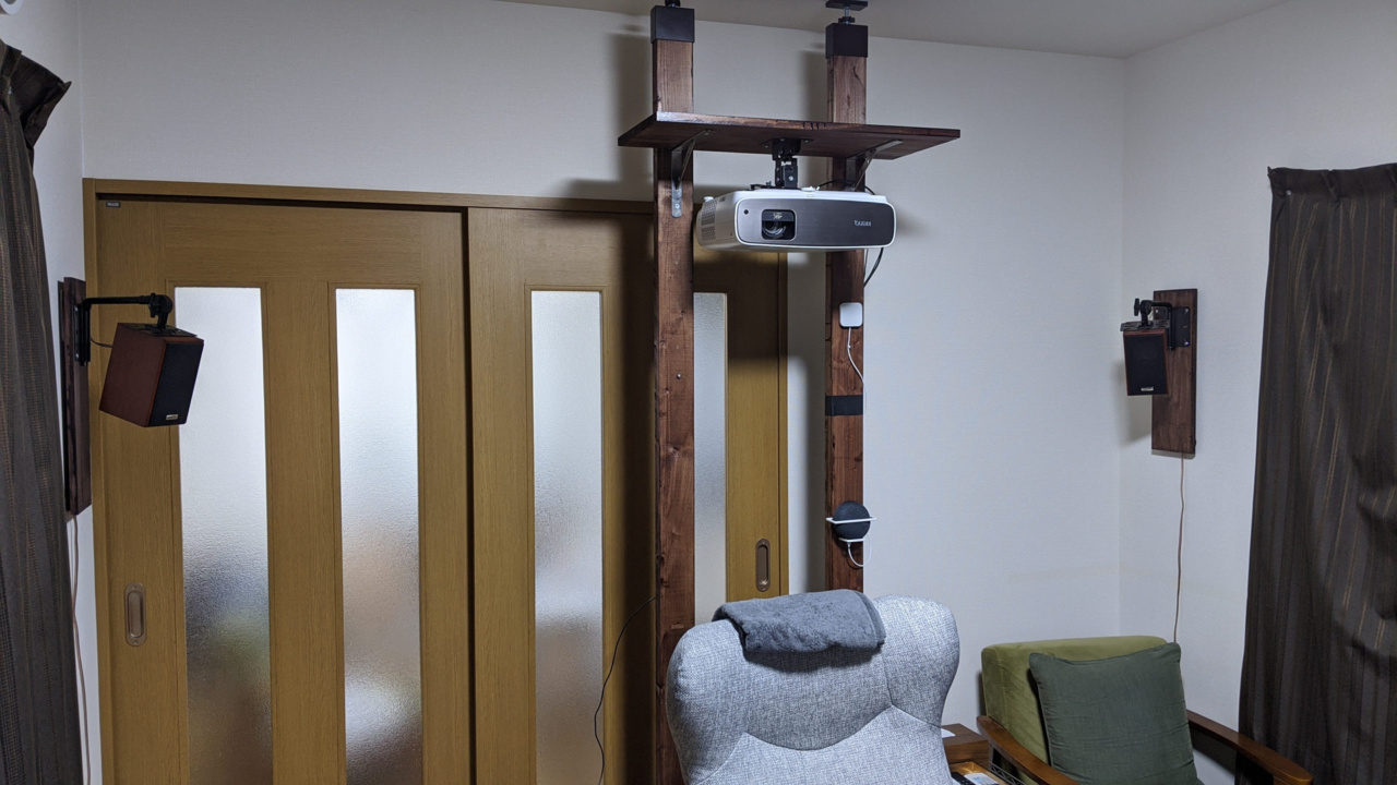 映画のある暮らしプロジェクターを壁掛けするには？賃貸も〇