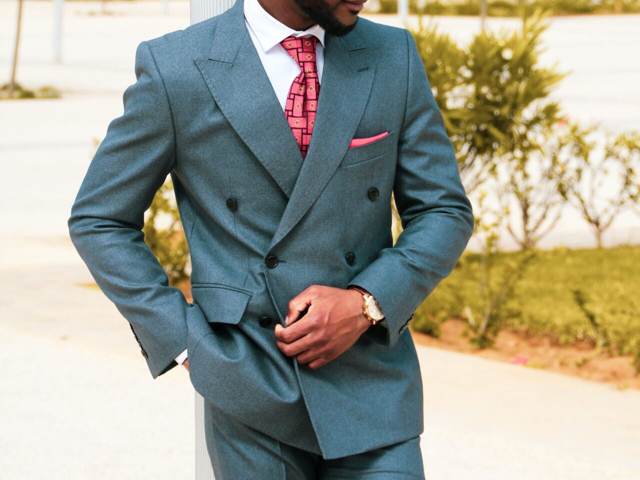 結婚式でスーツをオシャレに着こなすには？服装のマナーとコーデのポイントを解説！はるやま公式通販