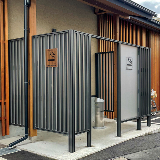 屋外サイン神栄ホームクリエイト物干金物、タラップ、室名札、郵便受箱、ドアハンドル等の建築金物メーカ