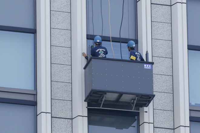 適切な窓ガラス清掃の頻度って？ ビルや建物の窓ガラスの寿命が延びる清掃の頻度をご紹介！全国施工可 建物管理に強いビル メンテンス会社をお探しならマコム