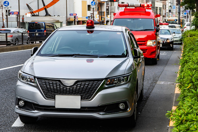 機捜V36〜 愛知県警察機動捜査隊のV36スカイライン覆面パトカーです。年頭視閲式に参加した黒のV36。いつか見てみたいと思っていたカラーでようやくお目にかかることができて満足でした！警察警察車両パトカーパトカー大好きパトロールカーパトカー写真警察