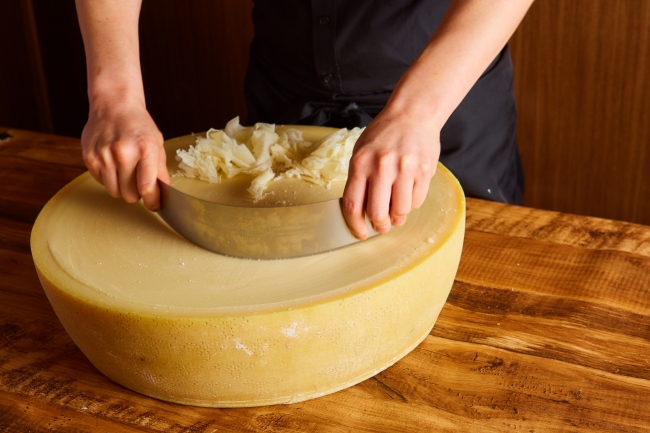 La Cometa - ロディジャーノ ラスパドゥーラ 120g 冷蔵 オーダースライス手切りLodigiano Cheese Raspadura