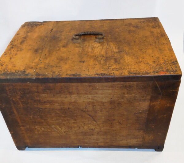 アンティーク家具 古民具・骨董 珍品!上品な金具付きの古い木製金庫箪笥ラフジュ工房