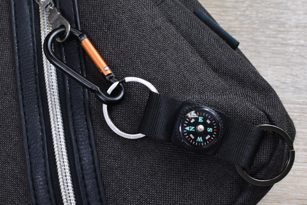 Amazon.co.jp: 方位磁石 球形 コンパス 吸盤タイプ サクション880S 東京磁石工業 コンパス キャンプ レジャー 登山 方位磁針: スポーツ＆アウトドア