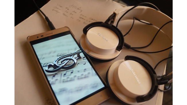 インスタのカルーセル広告とは？やり方やサイズと入稿規定