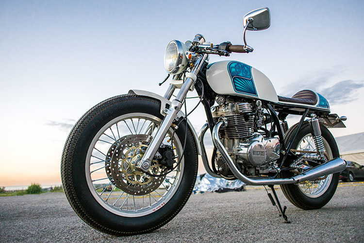 オートバイのグリップ に適合する ストリート スクランブラー GTS 300 モト グッツィ カフェ レーサー スポーツスター モト 見事なカフェ カスタム！海外のカスタムショップ「Moto Adonis」ご紹介！ストリートバイクのカルチャーメディアforRide フォーライド