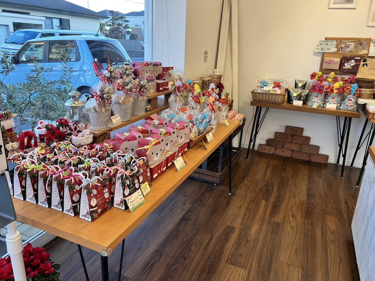 White Day来週の土曜日はホワイトデーです ^^ 。 エスポワールではホワイトデーの贈り物にぴったりなクッキーや焼き菓子のギフトを種類豊富に取り揃えております。お得意様の間で密かに大評判のエスポワールのクッキー&焼き菓子です ^^ 。 喜ばれること間違い無しです