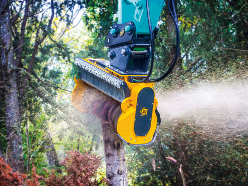 こ、これが林業のハーベスタ重機の性能か！イメージと全然ちがった木を切る仕事に迫る！たらぎたらりら