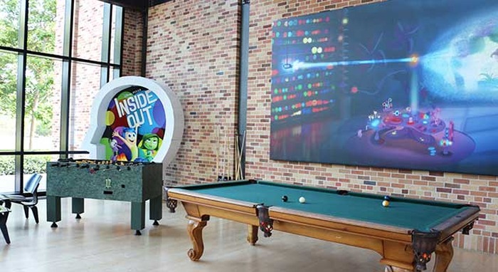 石古暢良エグゼクティブ向けウェルネス・瞑想スティーブジョブズが愛した「俵屋旅館」は、国内外のセレブリティから愛される日本最高峰の旅館です。歴史を感じる外塀や玄関のアプローチから、11代当主・佐藤年氏の類稀な美意識が随所に生きたしつらえ、一流の