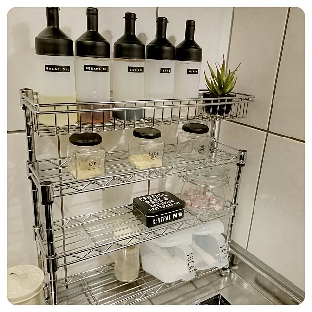 靴のゴチャゴチャが解決した ！キャンドゥの「550円収納ラック」狭い玄関がスッキリ