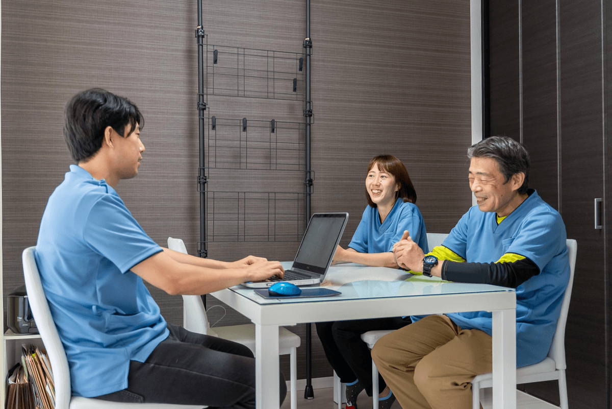 マッサージガン マッサージャー 疲労回復 健康グッズ 肩こり トレーニング 筋肉痛改善 ストレス解消 血流促進 乳酸排出 筋肉 全身用PL保険加入済み製品・安心 の通販はau PAY マーケット - 明誠ショップau PAY マーケット－通販サイト