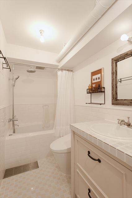 海外でお風呂！洗い場なし！バスタブだけで入浴する方法！ - ときどきたび