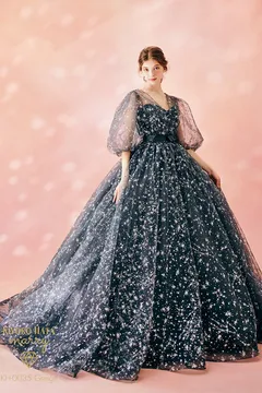 スズランをイメージしたブルーグレーのドレス。30代でも馴染む、落ち着いていて、かつ華やかなドレスを探していま 衣装口コミ・評判ACQUAGRAZIE アクアグラツィエウエディングパーク