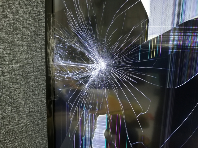 テレビの画面が割れちゃったけど保険で新品に。 - spoonブログ