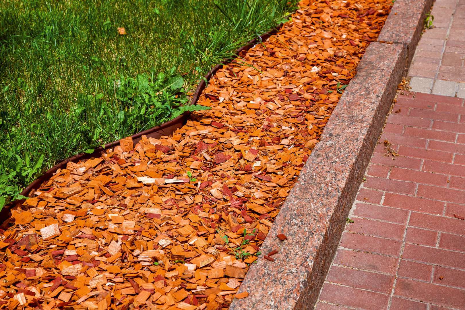 バークチップ ウッドチップ を駐車場に使用できますか