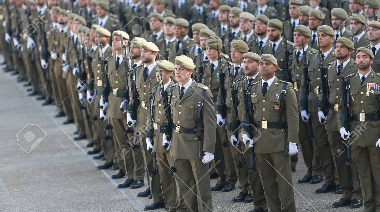 スペイン軍」の2万点のロイヤリティフリー画像、写真素材、絵Shutterstock