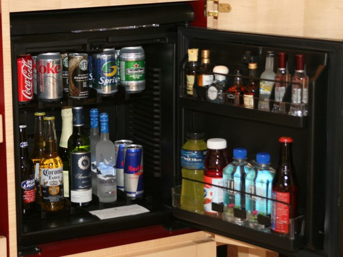 ミニバー - メーカー・企業と製品の一覧