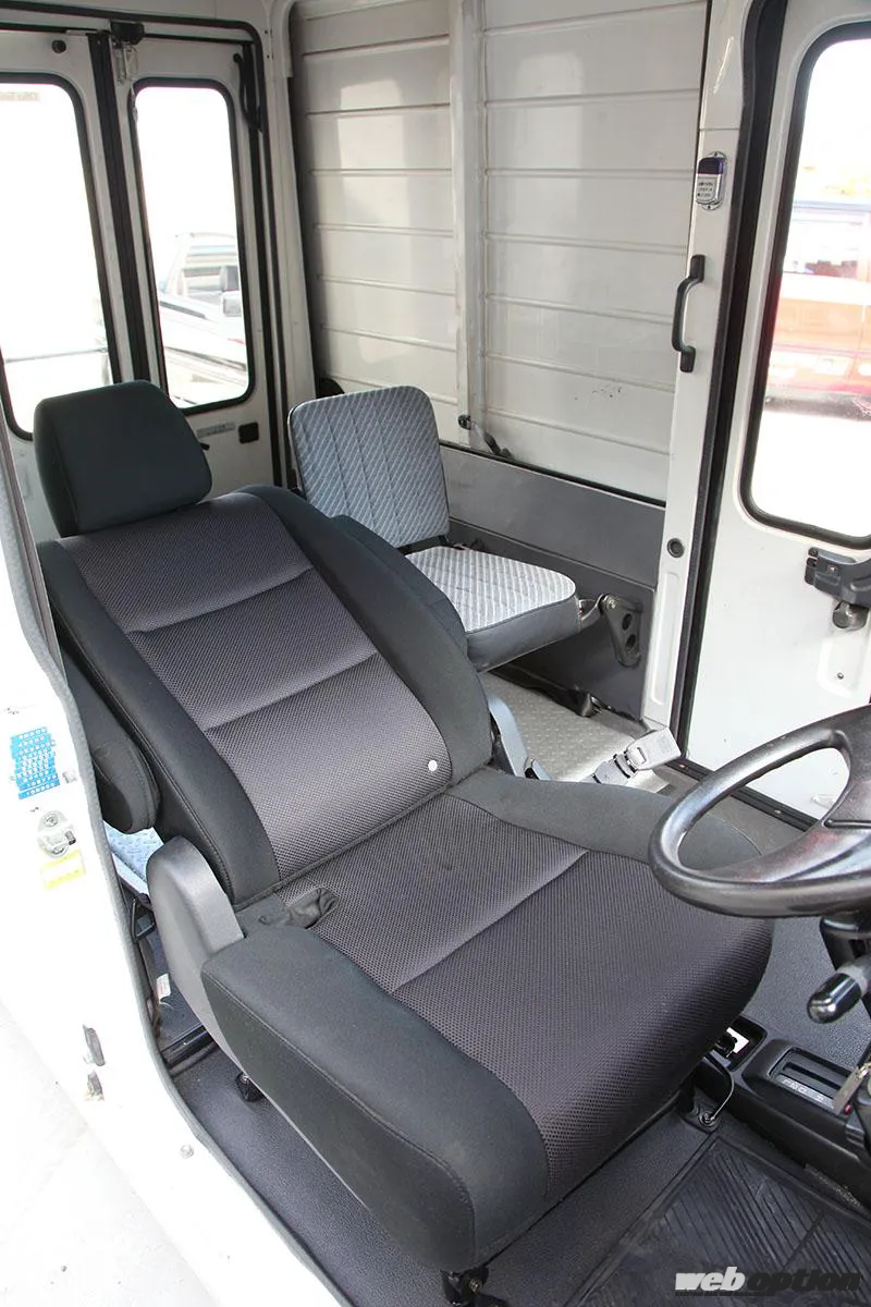 荷室を買ったらクルマが付いてきた!? お仕事最優先のダイハツ「ミラウォークスルーバン」は大人気車でしたAUTO MESSEWEB オートメッセウェブ〜クルマを文化する