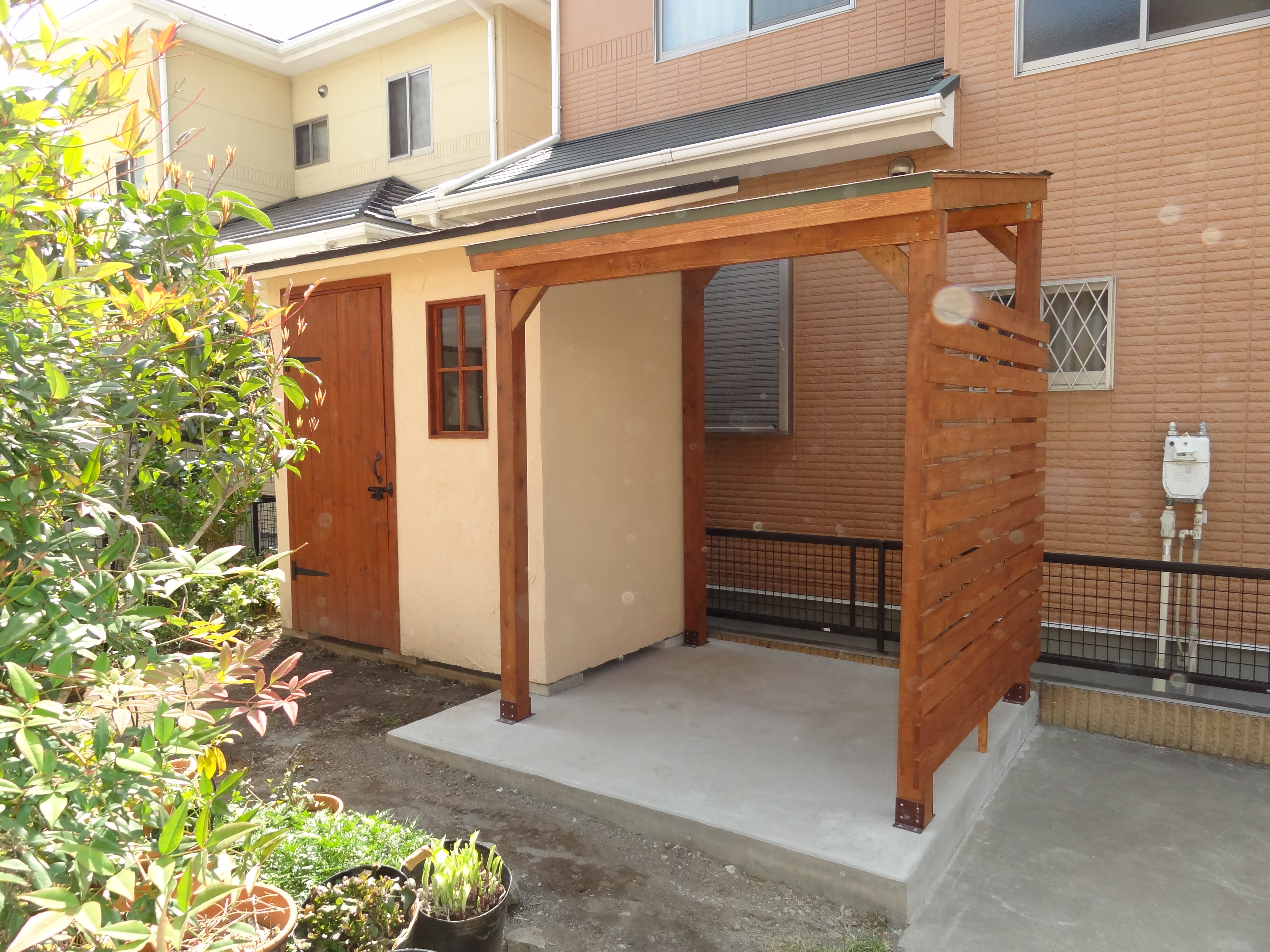 エストック物置＋自転車小屋 SB-15 物置1.5坪+自転車小屋 左 1坪折板屋根仕様 鋼板SB15 北海道産カラマツ 木製物置 収納天然素材 自然と調和 木 小屋 サイクルポート 自転車置き場 DIY作業スペース 雪に強い 耐積雪量150cm エスペランド 総合エクステリア