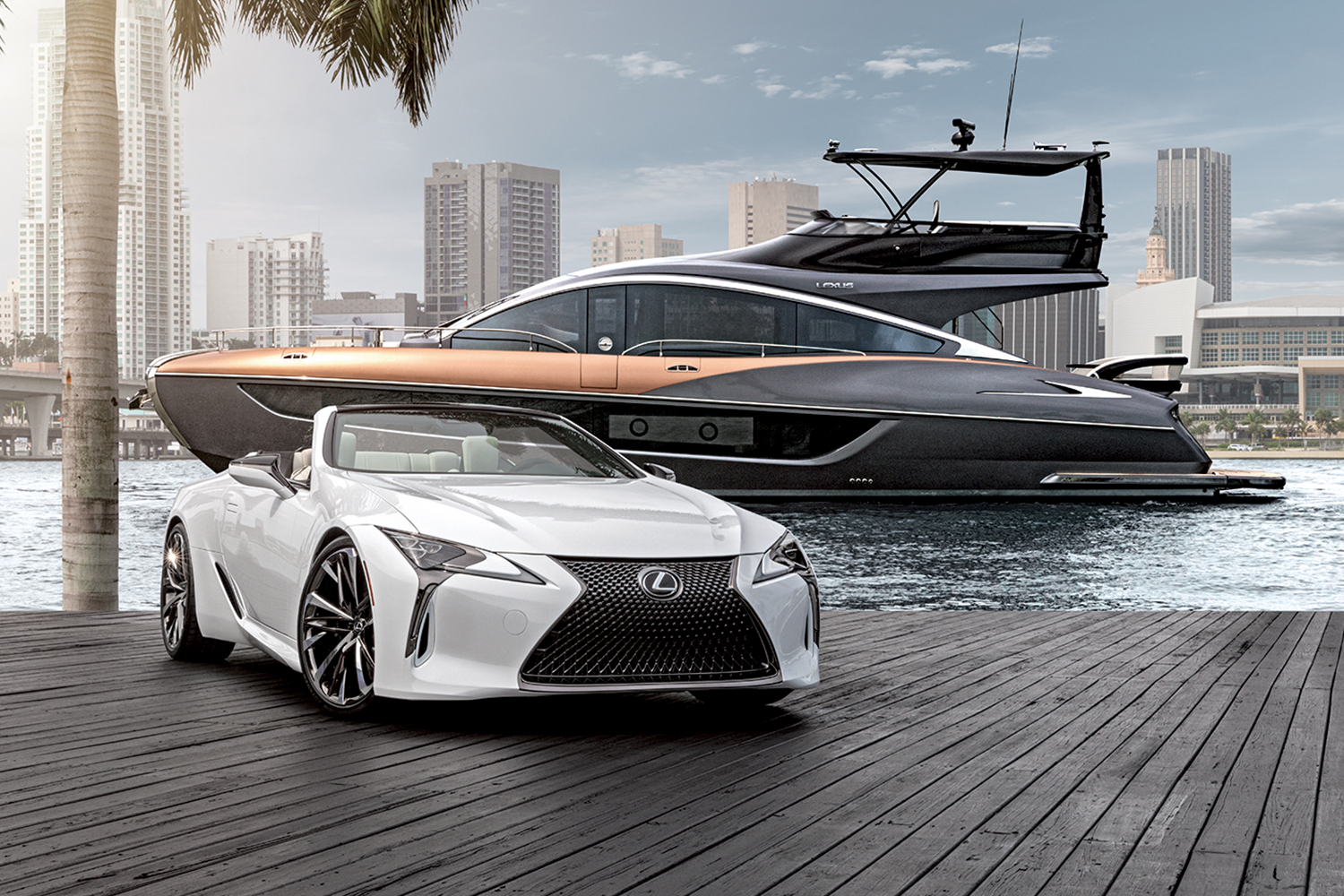 中古艇情報 JOHNSON 58 神奈川県内在廷・即納艇。高級ホテル暮らしのラグジェアリークルーザー。船内外美艇～サロン内は化粧仕様で豪華、入念な整備と管理。エンジンアワー755時間余。中古艇・新艇・販売店検索 ボートワールド