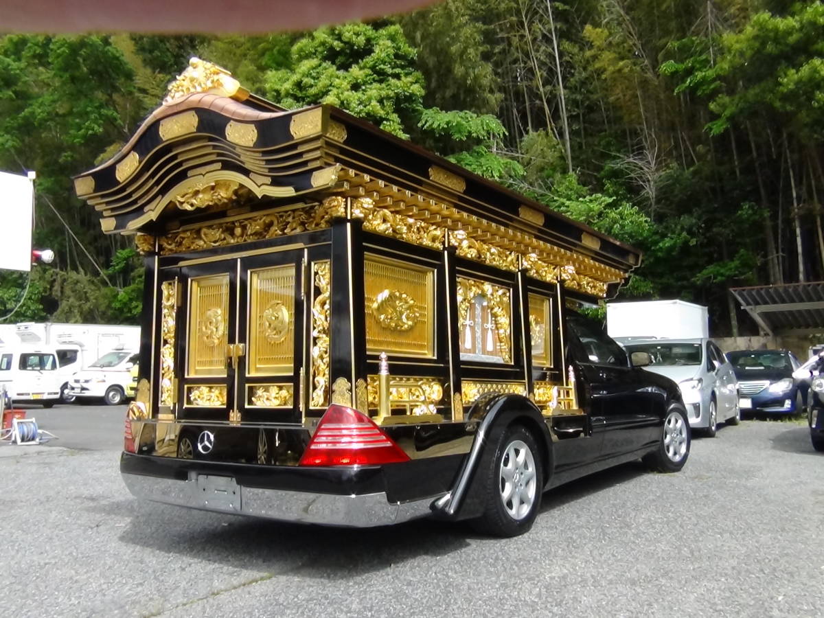 霊柩車の最新事情 車種が宮型から様々な種類へ変化。あの高級ミニバンもカーナリズム