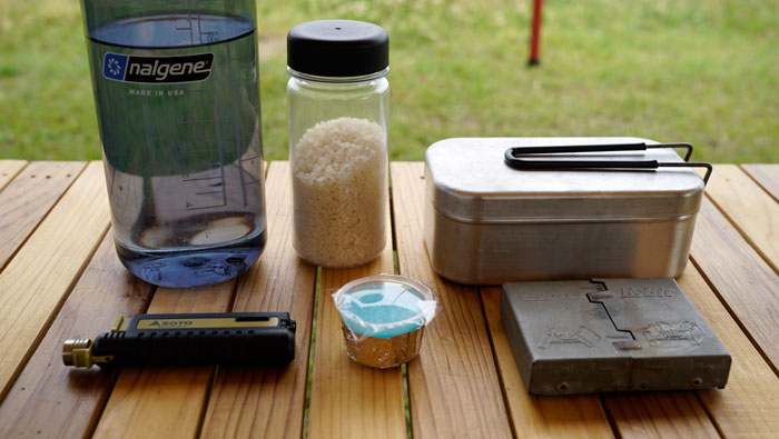 絶対に失敗しない メスティンで0.5合炊飯！ - YouTube