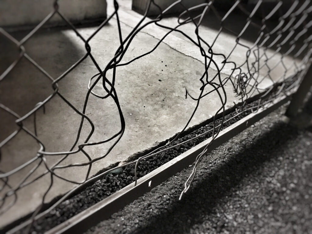 老朽化したフェンスの解体・撤去の流れリプロが紐解く、これからの「解体新書」