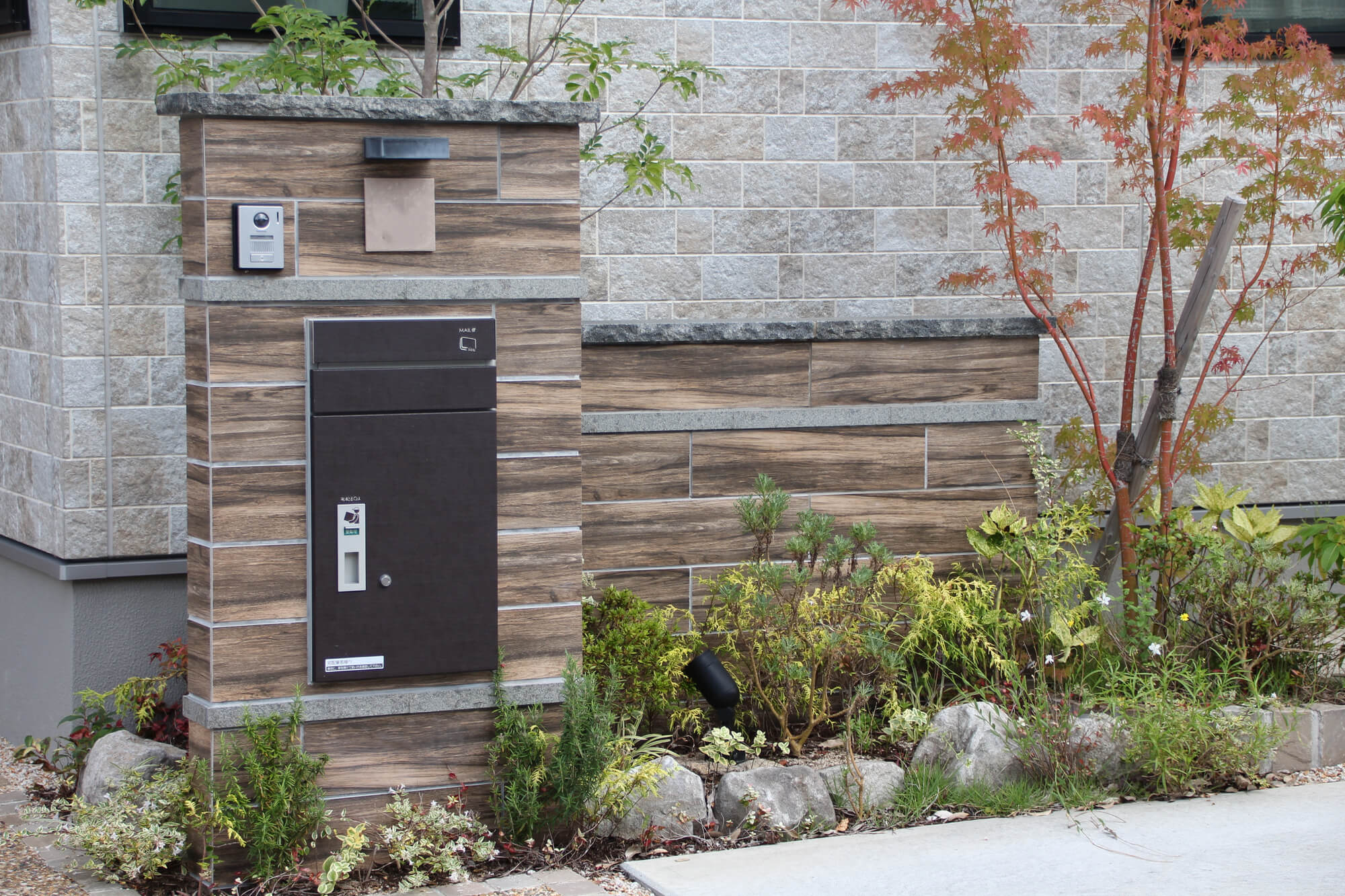 塀の外構工事について丸っと解説！塀の種類・費用相場・注意点 工事費を安くするコツあり │外構・エクステリアパートナーズ