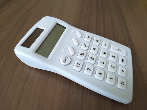 無印みたいでおしゃれなセリアのソーラー電卓が、動かない。 - TESORO
