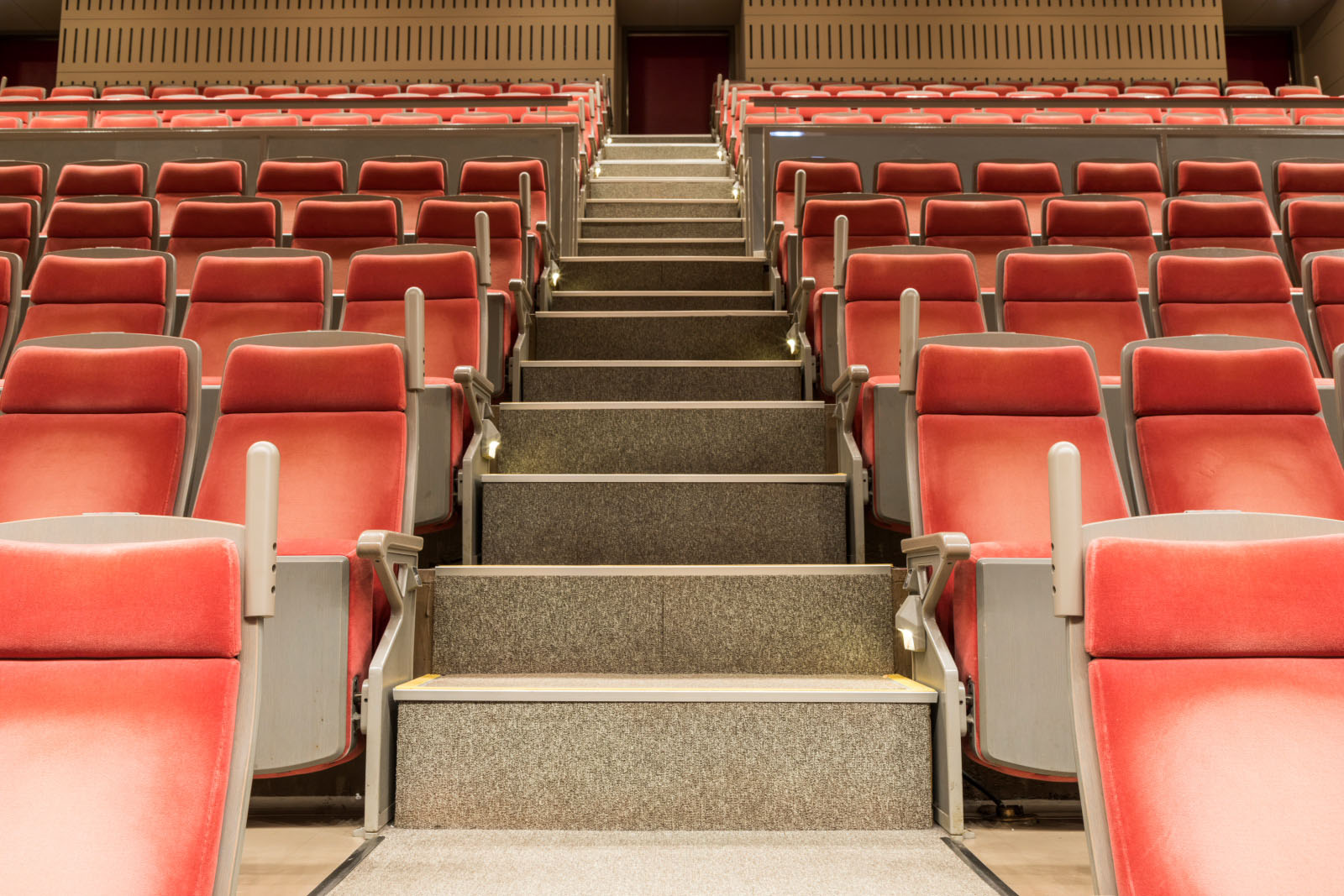 神奈川県民ホール - 話題の情報が満載！横浜みなとみらい21公式ウェブサイト