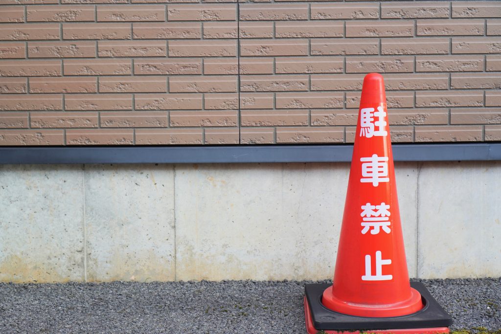 まっくろピクトシリーズ 11 「バイク駐車禁止」 ミニスタンドスタンド看板・立て看板SignWebネットショップオリジナルデザイン,注水式安定サイン,かっこかわいい,ブラックスタンド看板の激安通販ならサインウェブ