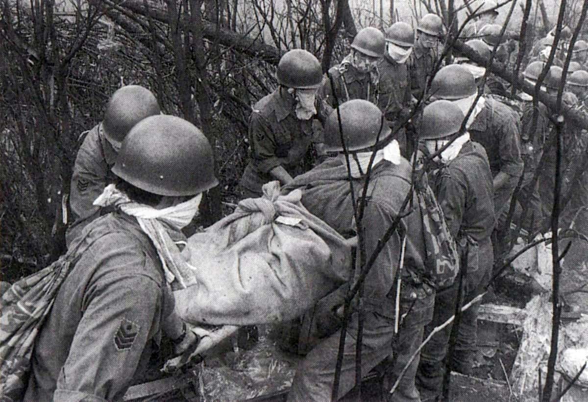 日航機墜落現場、木に伸ばした手が遺体の一部をつかむ 自衛隊、災害派遣時の心理ケアに力 - 産経ニュース