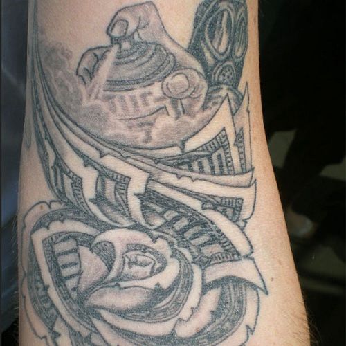 黄色い薔薇のタトゥー画像大阪 LUCKY ROUND TATTOO 刺青