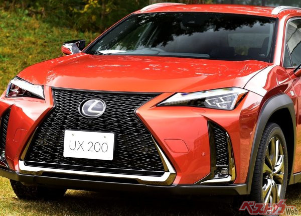 レクサスが新型「和製スーパーカー」実車展示！ MT＆斬新ハンドル搭載!? 美しすぎる「エレクトリファイドスポーツ」は市販化するのかくるまのニュース