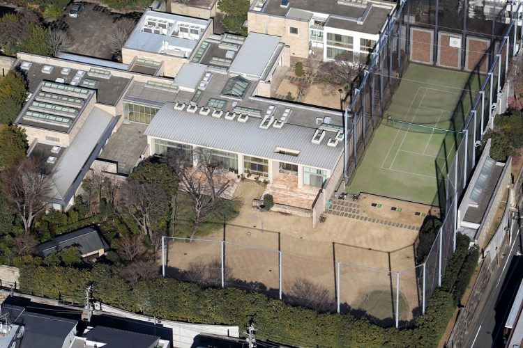 Tadashi Yanai, Japan's richest man, Uniqlo mansion and Tokyo CamiiJapan'slargest Islamic mosque- YouTube